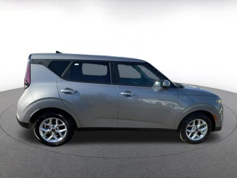 Used 2025 Kia Soul LX w/ LX Technology Package image 16