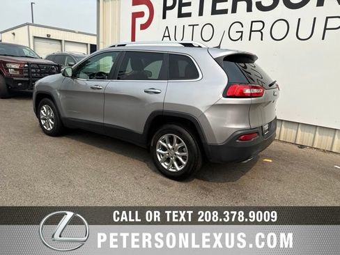Used 2018 Jeep Cherokee Latitude Plus FWD image 6