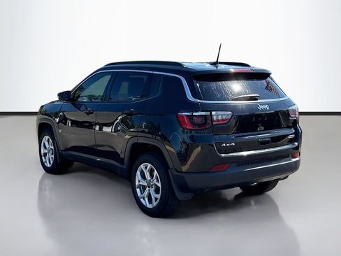 Used 2025 Jeep Compass Latitude AWD/4WD image 5