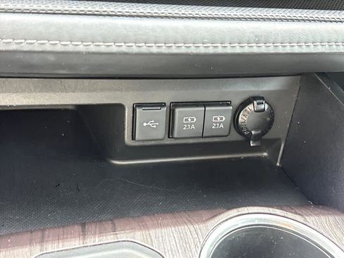 Used 2021 Toyota Highlander Limited image 16