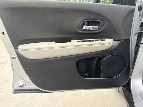 Used 2022 Honda HR-V LX image 14