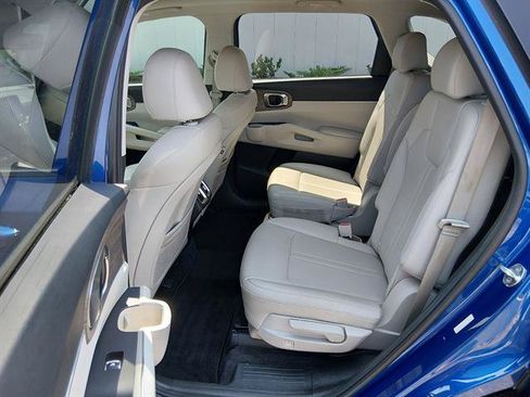 Used 2022 Kia Sorento EX w/ Panoramic Sunroof Package FWD image 12
