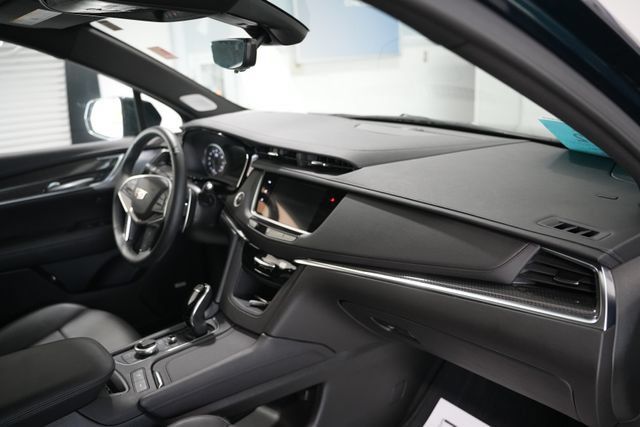 Used 2025 Cadillac XT5 Sportv w/ LPO, Bronce Accent Package AWD/4WD image 22