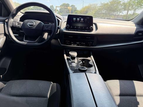 Used 2025 Nissan Rogue SV AWD/4WD image 16