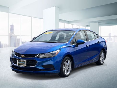 Used 2017 Chevrolet Cruze LT w/ Convenience Package FWD image 1