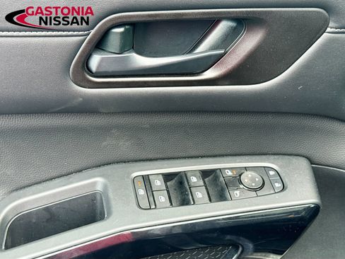 Used 2023 Nissan Pathfinder SV w/ SV Premium Package AWD/4WD image 22