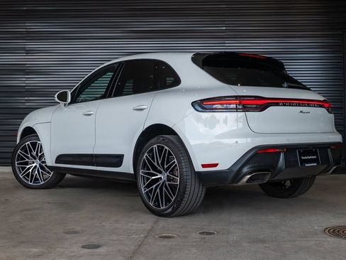 Certified 2024 Porsche Macan AWD/4WD image 3