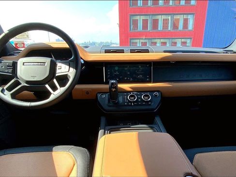 Used 2023 Land Rover Defender 90 X-Dynamic SE image 15