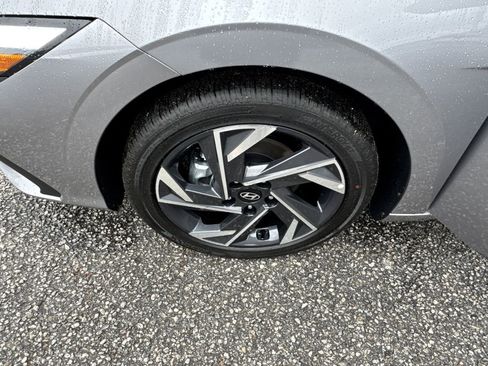 New 2025 Hyundai Elantra SEL image 22