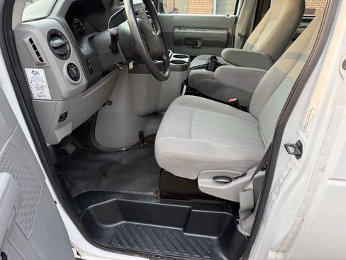Used 2013 Ford E-250 and Econoline 250 Extended w/ PWR Group image 25