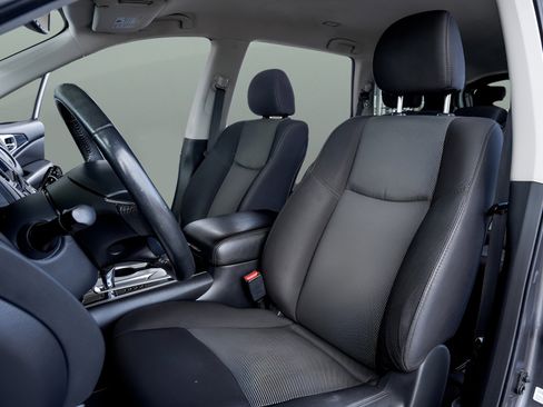 Used 2019 Nissan Pathfinder SV AWD/4WD image 9
