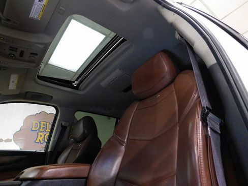 Used 2015 Cadillac Escalade Luxury image 37