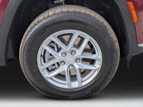New 2025 Jeep Grand Cherokee L Laredo image 9