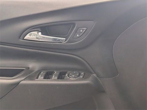 Used 2021 Chevrolet Equinox LT image 24