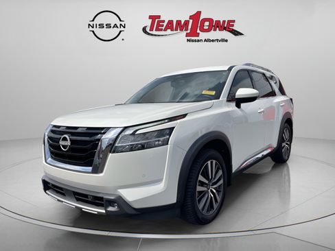 Used 2022 Nissan Pathfinder Platinum w/ Cargo Package FWD image 4