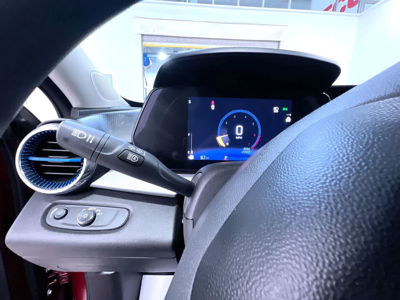 Used 2025 Chevrolet Trax LT FWD image 18