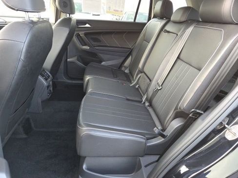 Used 2024 Volkswagen Tiguan SE w/ Panoramic Sunroof Package image 13