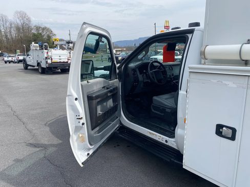 Used 2015 Ford F550 4x4 Regular Cab Super Duty image 8