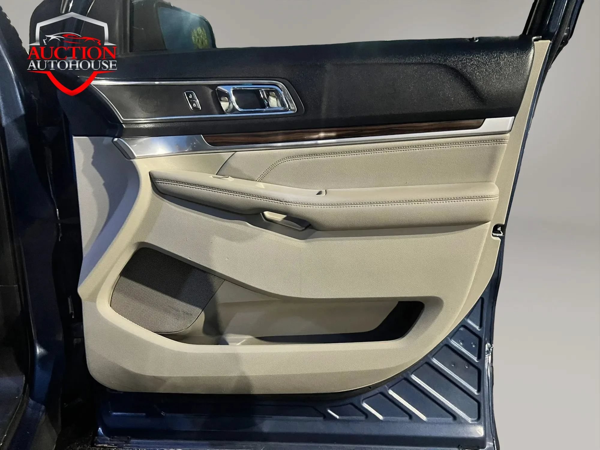 Used 2018 Ford Explorer Limited w/ Equipment Group 301A AWD/4WD image 22