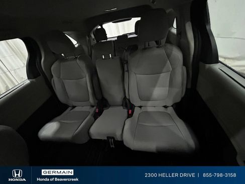 Used 2022 Toyota Sienna LE FWD image 28
