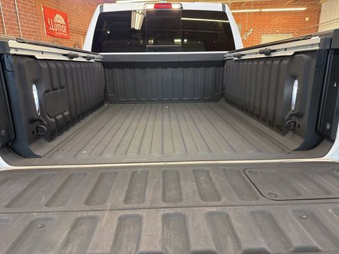 Used 2025 RAM 1500 Limited AWD/4WD image 17