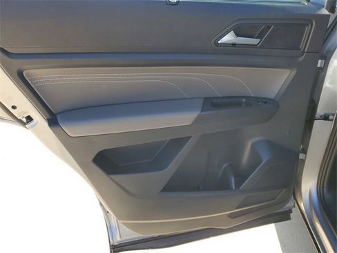 Used 2023 Volkswagen Atlas SE image 29