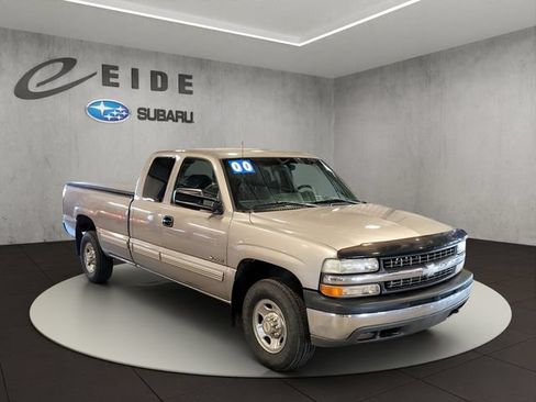 Used 2000 Chevrolet Silverado 2500 LS RWD image 1