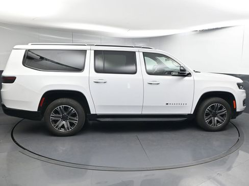 Used 2024 Jeep Wagoneer L Series II image 8