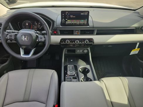 Certified 2025 Honda Pilot Touring image 14