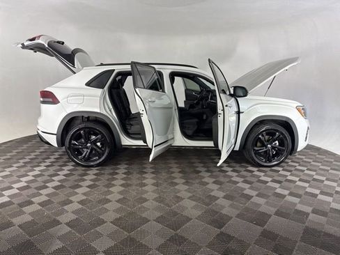 Used 2025 Volkswagen Atlas Cross Sport SEL R-Line image 13