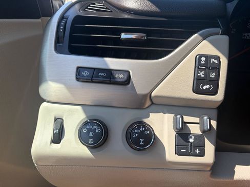 Used 2015 GMC Yukon Denali w/ Touring Package AWD/4WD image 15