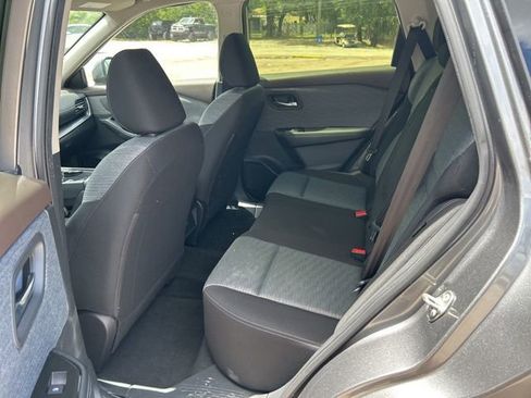 Used 2023 Nissan Rogue SV image 6