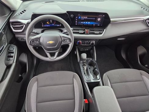 Used 2025 Chevrolet TrailBlazer LT AWD/4WD image 12