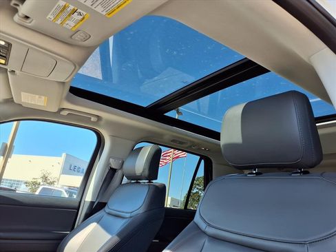 Used 2025 Ford Expedition Active image 10