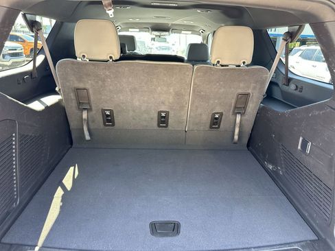 Used 2024 Chevrolet Suburban LT image 15