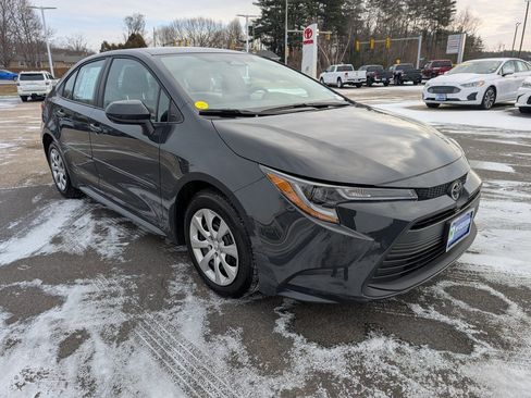 Used 2025 Toyota Corolla LE image 8