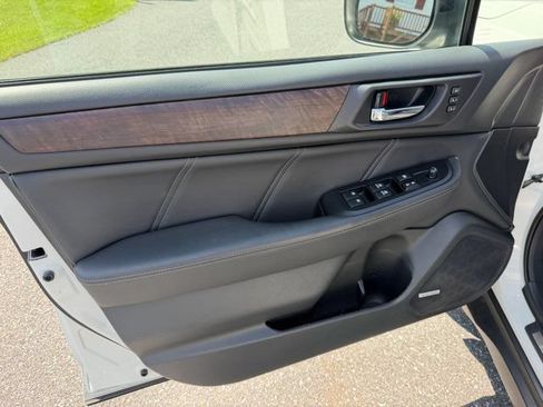 Used 2018 Subaru Outback 2.5i Limited AWD/4WD image 9