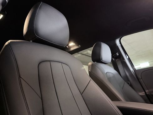 New 2025 Mercedes-Benz GLB 250 4MATIC image 16
