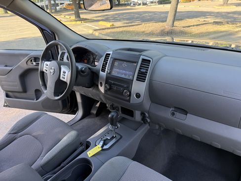 Used 2020 Nissan Frontier SV w/ SV Utility Package AWD/4WD image 11