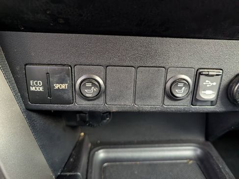 Used 2015 Toyota RAV4 XLE image 21