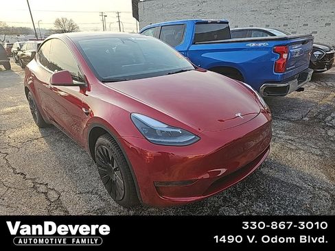 Used 2024 Tesla Model Y Long Range image 1