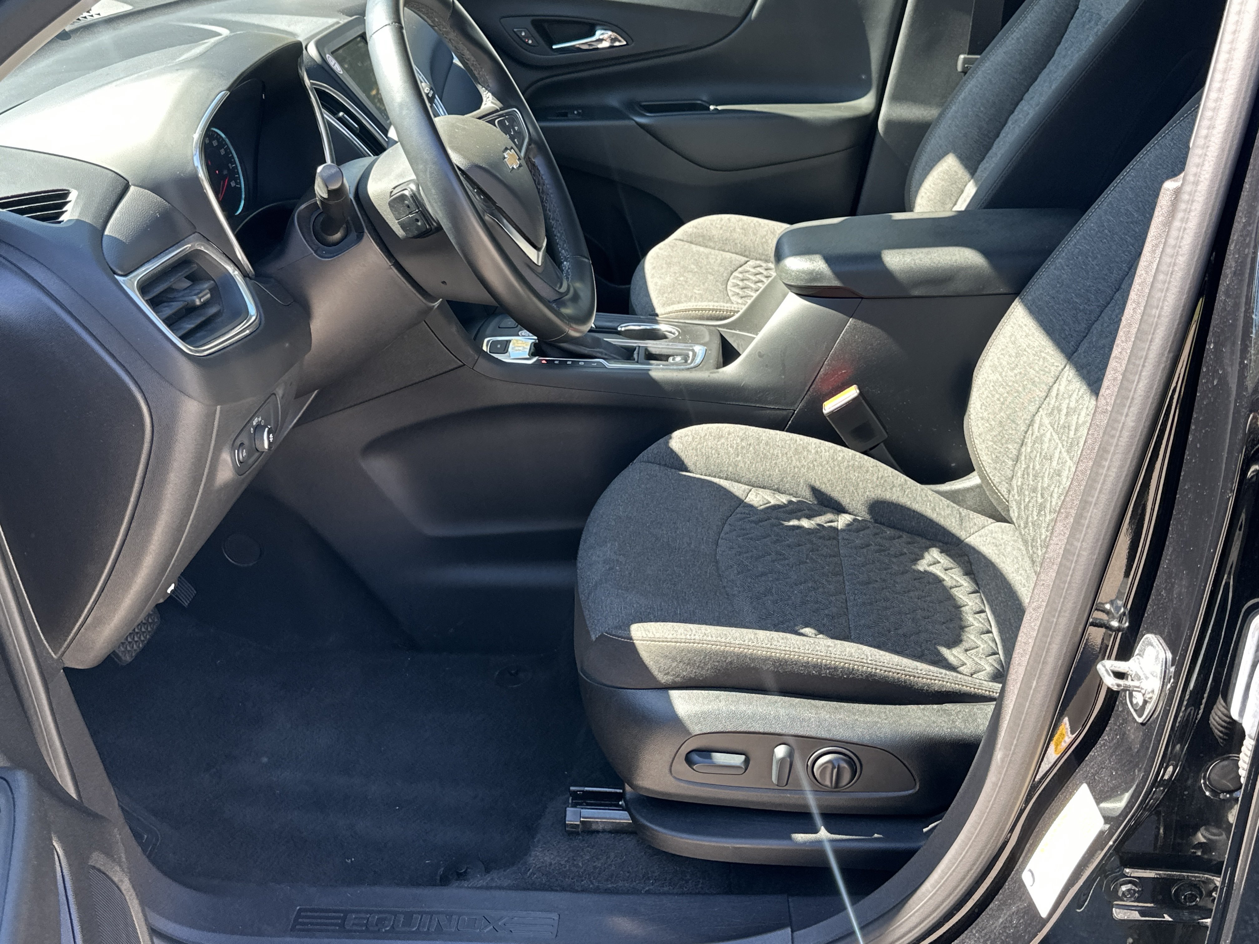 Used 2024 Chevrolet Equinox LT AWD/4WD image 9