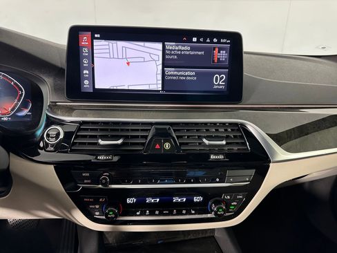 Used 2022 BMW 530i w/ Executive Package image 22