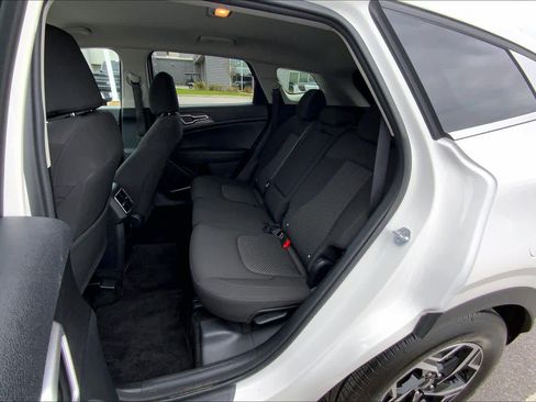 Used 2024 Kia Sportage LX FWD image 21