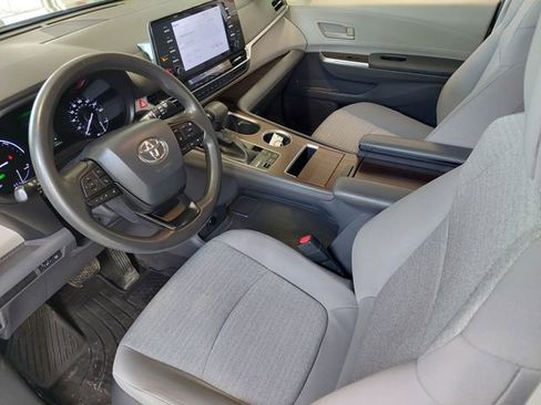 Used 2022 Toyota Sienna LE image 9