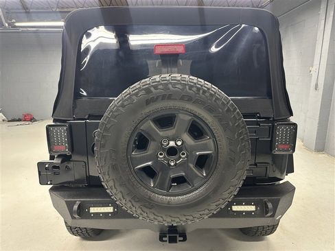 Used 2016 Jeep Wrangler Unlimited Sahara AWD/4WD image 6