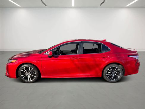 Used 2020 Toyota Camry SE image 3