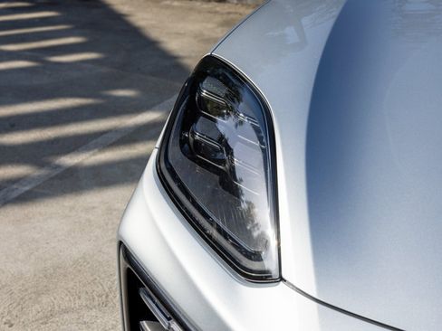 Certified 2025 Porsche Cayenne Coupe image 21