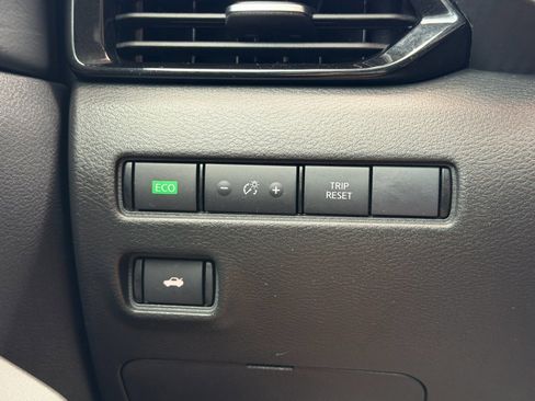 Used 2024 Nissan Sentra SV FWD image 27