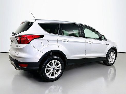 Used 2019 Ford Escape SE image 7
